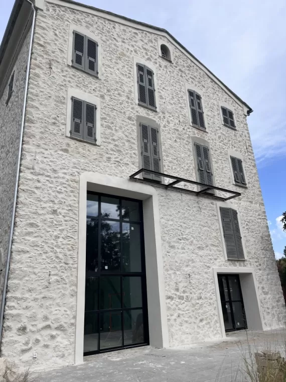 Rénovation d'une vieille battisse à Aleria, Santa-Lucia-di-Moriani, Elec P.JF